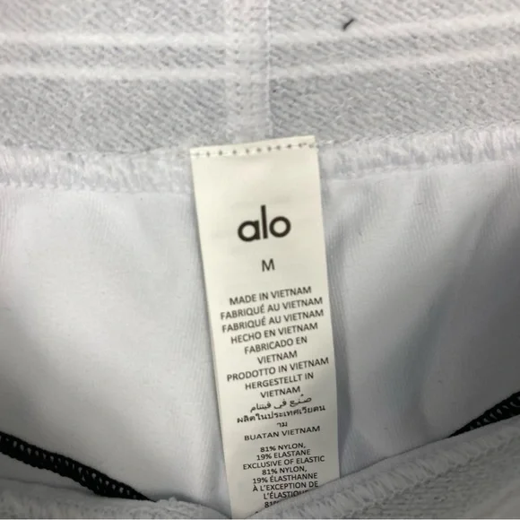 NWT Brand New ALO Airbrush High-Waist Heart Throb Leggings White Black Medium - Picture 14 of 14